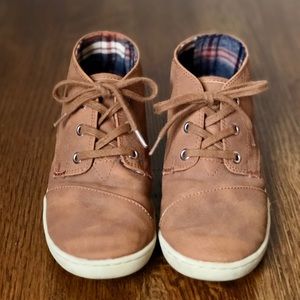 Toms Paseo Mid Brown Chukka Boys